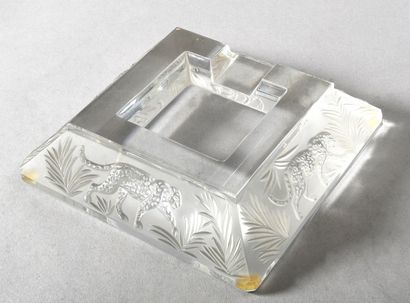 LALIQUE France - Cendrier quadrangulaire...