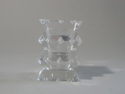 Petit vase quadrangulaire en cristal de Baccarat.
haut...