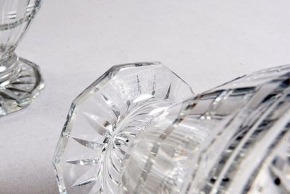 BACCARAT - Paire de vases Médicis en cristal...