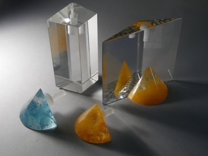 Ensemble de 2 sculptures en verre avec leurs...