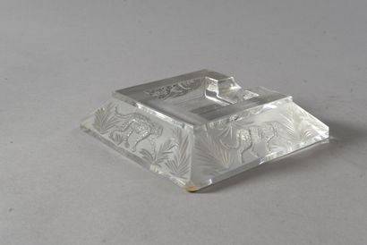 LALIQUE France - Cendrier quadrangulaire...