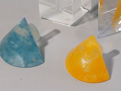 Ensemble de 2 sculptures en verre avec leurs...