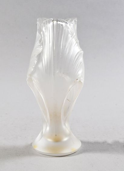 LALIQUE France - Vase en verre ou cristal...