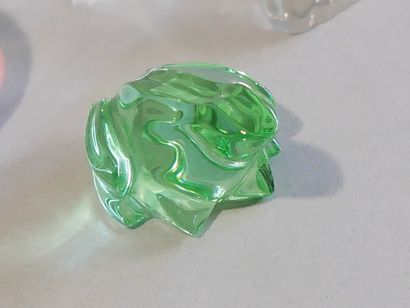 BACCARAT - Lot de 3 grenouilles : 
- une...