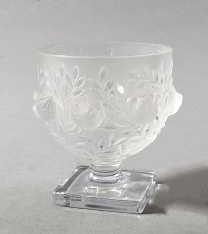 LALIQUE France - Vase sur piédouche carré...