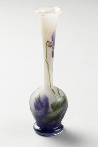 DAUM Nancy 
« Violettes »
Vase soliflore...