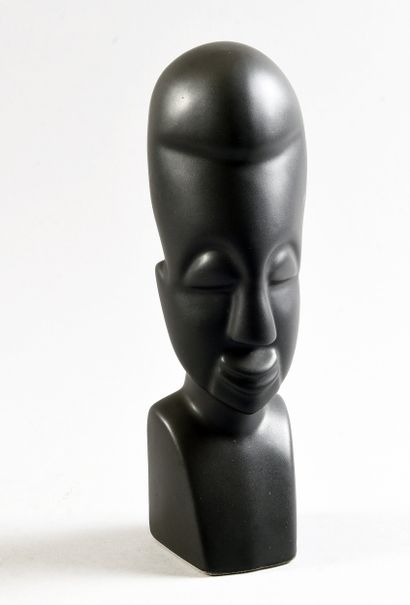 VALLAURIS
Buste de femme noire en terre vernissée,
signée...