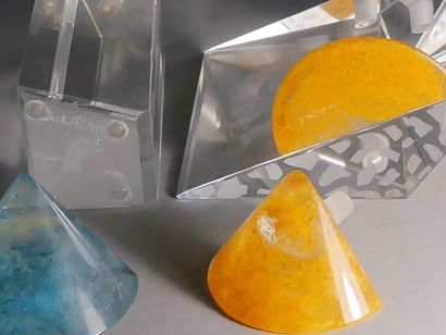 Ensemble de 2 sculptures en verre avec leurs...