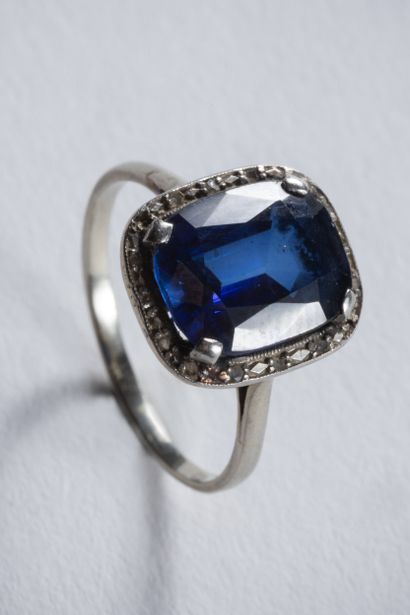 Bague début XXème en or gris (750 millièmes)...