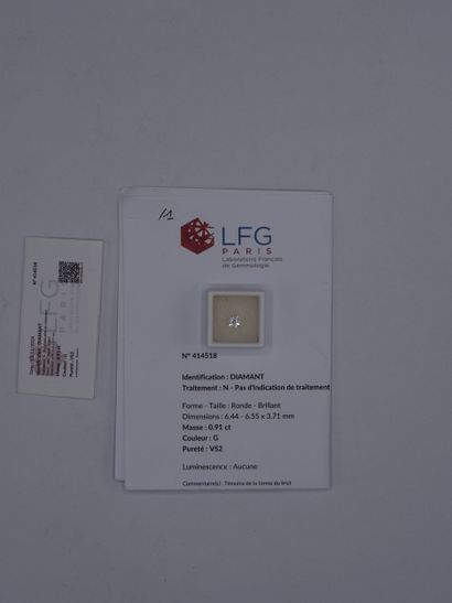 Diamant de taille brillant pesant 0.91 carat....