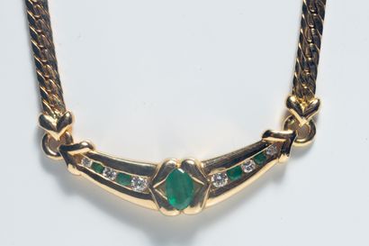 Collier ras de cou en or jaune (750 millièmes)...