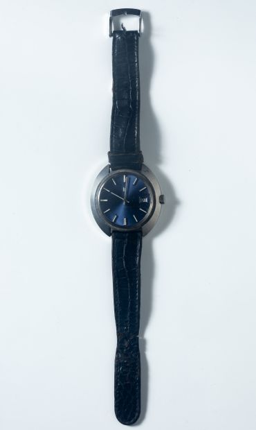 LIP. Montre vintage d’homme en acier. La...