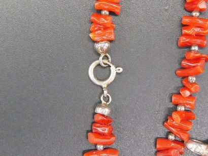 - Pendentif orné d’une perle de culture blanche,...