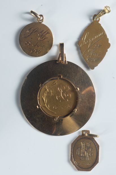 Quatre médailles religieuses deux vierges...