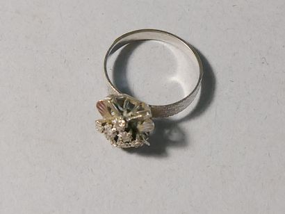Ring in white gold (750 thousandths) with...