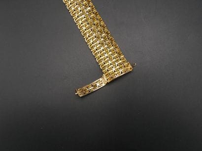 Large bracelet ruban et souple de forme «...
