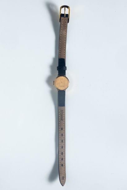 ATERIA. Montre de dame, le boîtier en or...