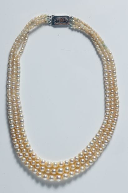 Three-row necklace of white cultured pearls,...
