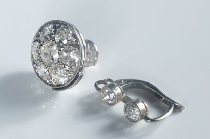 Paire de boucles d’oreilles rondes de forme...
