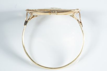 Médaille triangulaire « ange » montée en...