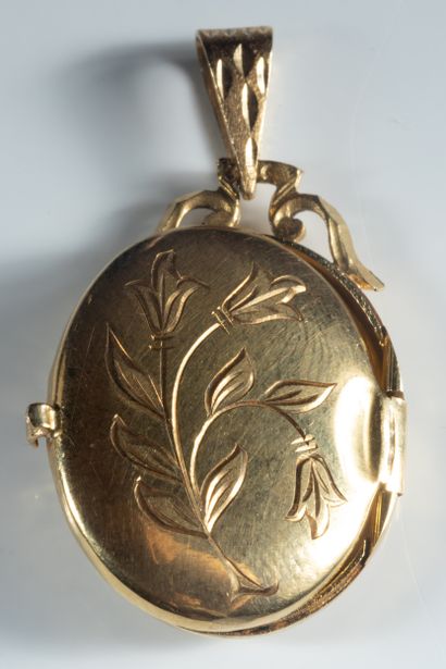 Pendentif ouvrant et ovale en or jaune (750...