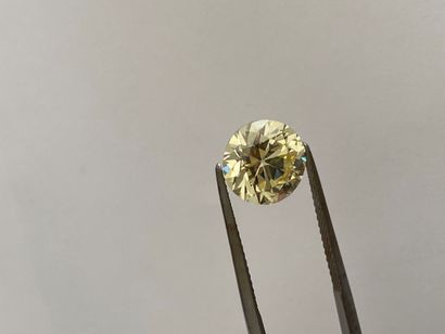Bague solitaire en platine (850 millièmes)...