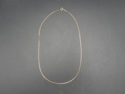Curb chain in yellow gold (750 thousandths)....