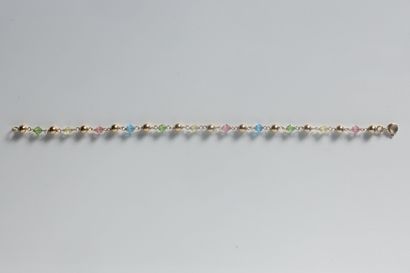 Bracelet orné de perles d’or alternées de...