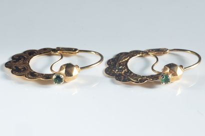 Boucles d’oreilles dites « savoyardes » ou...