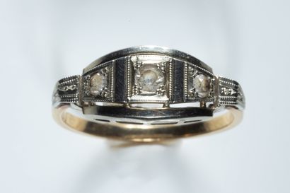 Small curved ring in white and yellow gold...