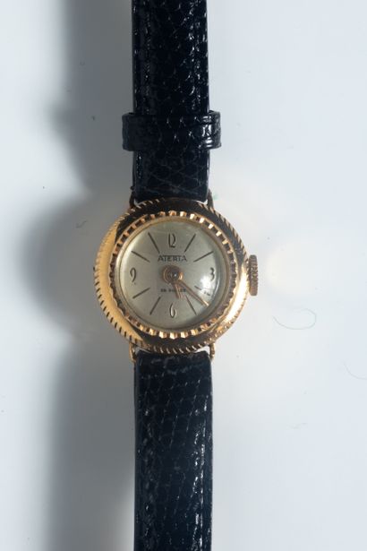 ATERIA. Montre de dame, le boîtier en or...