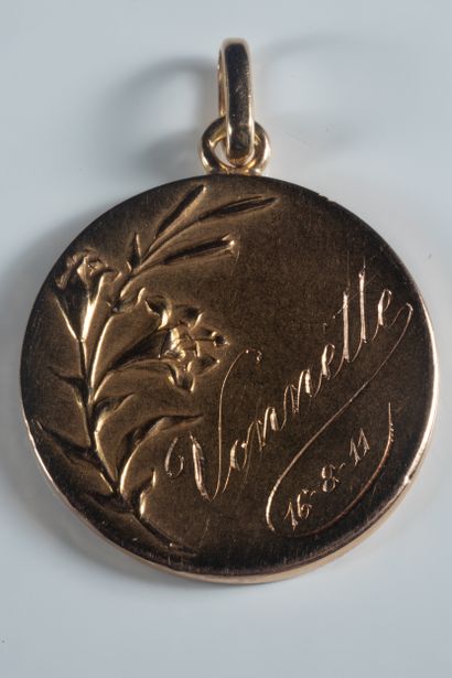 Médaille profil vierge au voile auréolée...
