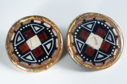 WANDA SIKORA. Paire de boutons d’oreilles...