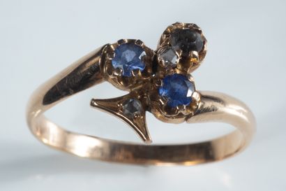 Bague trèfle en or jaune (750 millièmes)...