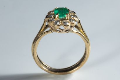 Bague marguerite sur or jaune (750 millièmes)...