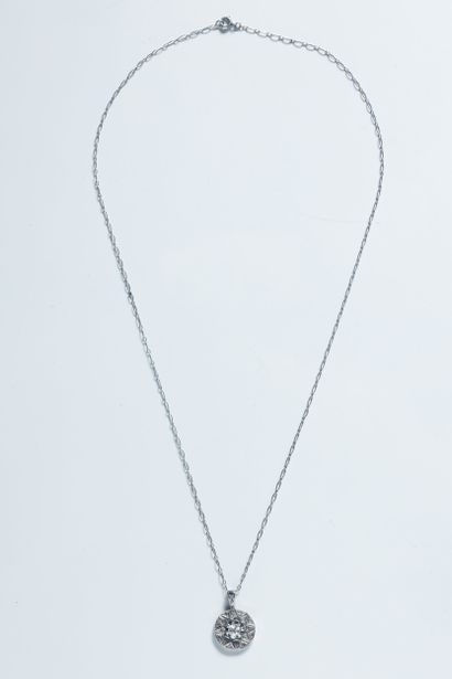 Openwork pendant with star-shaped motif on...