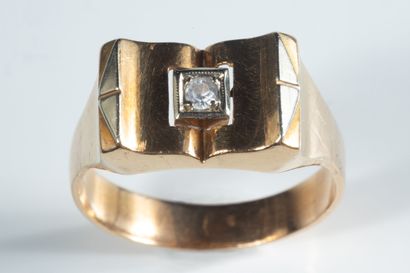 Bague de forme concave en or jaune et or...