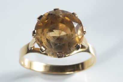 Bague citrine ronde facettée sur or jaune...