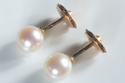 Paire de boucles d’oreilles ornée chacune...