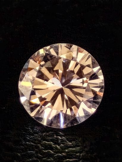 Diamant de taille brillant pesant 0.91 carat....