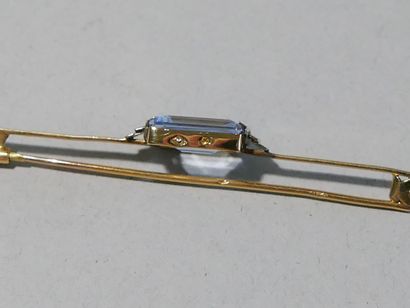Yellow and white gold (750 thousandths) barrette...
