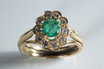 Bague marguerite sur or jaune (750 millièmes)...