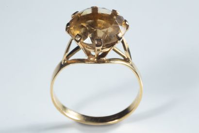 Bague citrine ronde facettée sur or jaune...