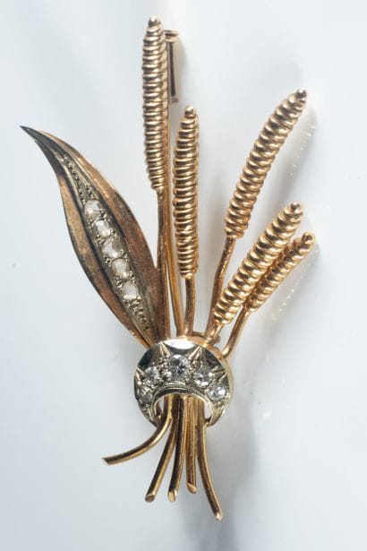 Bouquet de roseaux brooch in yellow and white...