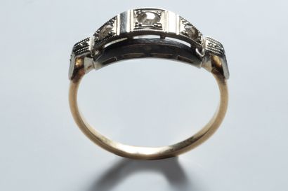 Small curved ring in white and yellow gold...