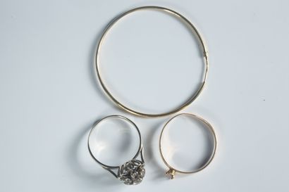 Lot de bijoux accidentés et usés en or jaune...