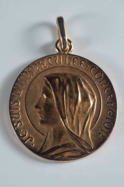 Médaille profil vierge au voile auréolée...