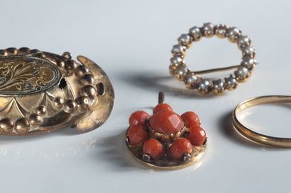 Lot de bijoux accidentés, manques, déformations,...