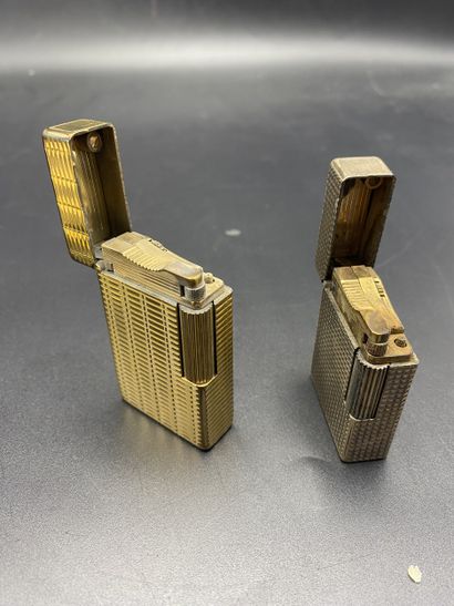 2 Dupont lighters and a pen