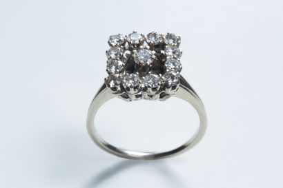 Bague de forme carrée ornée de diamants de...